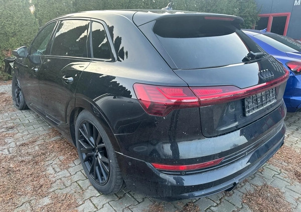 Audi e-tron cena 121500 przebieg: 21200, rok produkcji 2022 z Nakło nad Notecią małe 67
